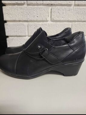 JBU Black Low Heel Slip-On Comfort Pumps
